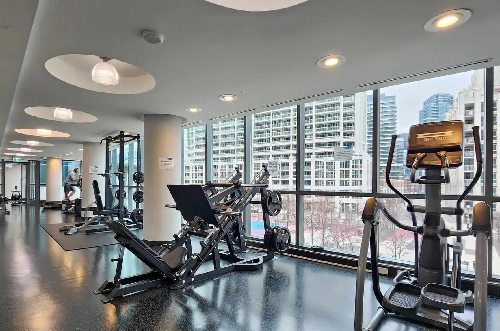 2 Bedroom Waterfront Condo Downtown W/ Free Parking โตรอนโต ภายนอก รูปภาพ