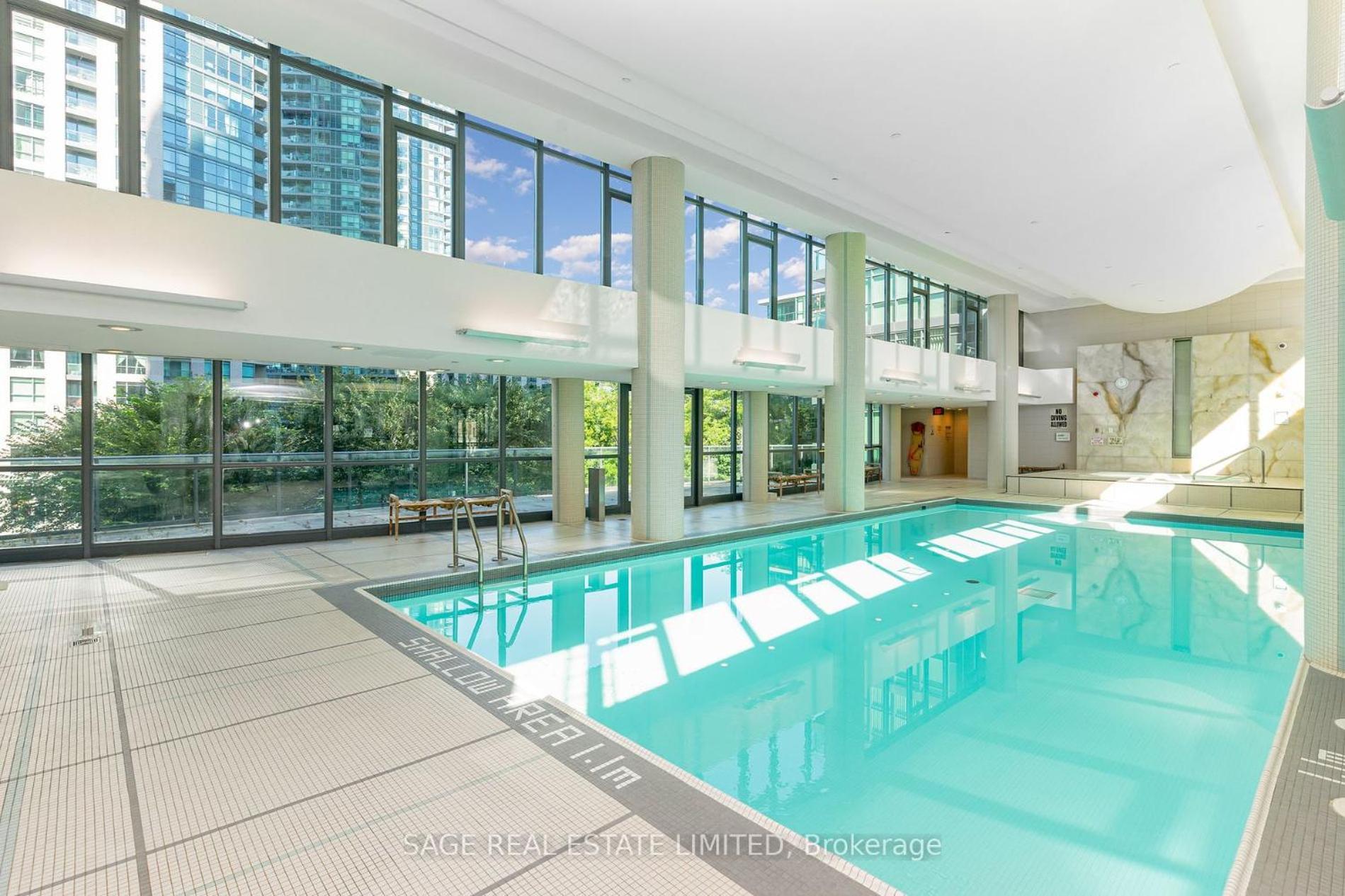 2 Bedroom Waterfront Condo Downtown W/ Free Parking โตรอนโต ภายนอก รูปภาพ
