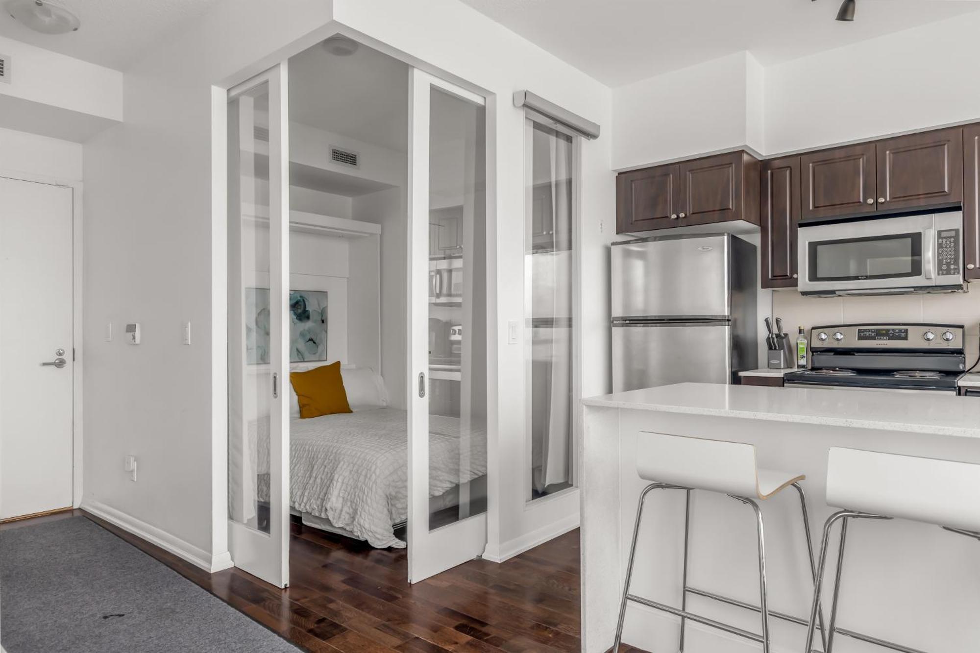 2 Bedroom Waterfront Condo Downtown W/ Free Parking โตรอนโต ภายนอก รูปภาพ