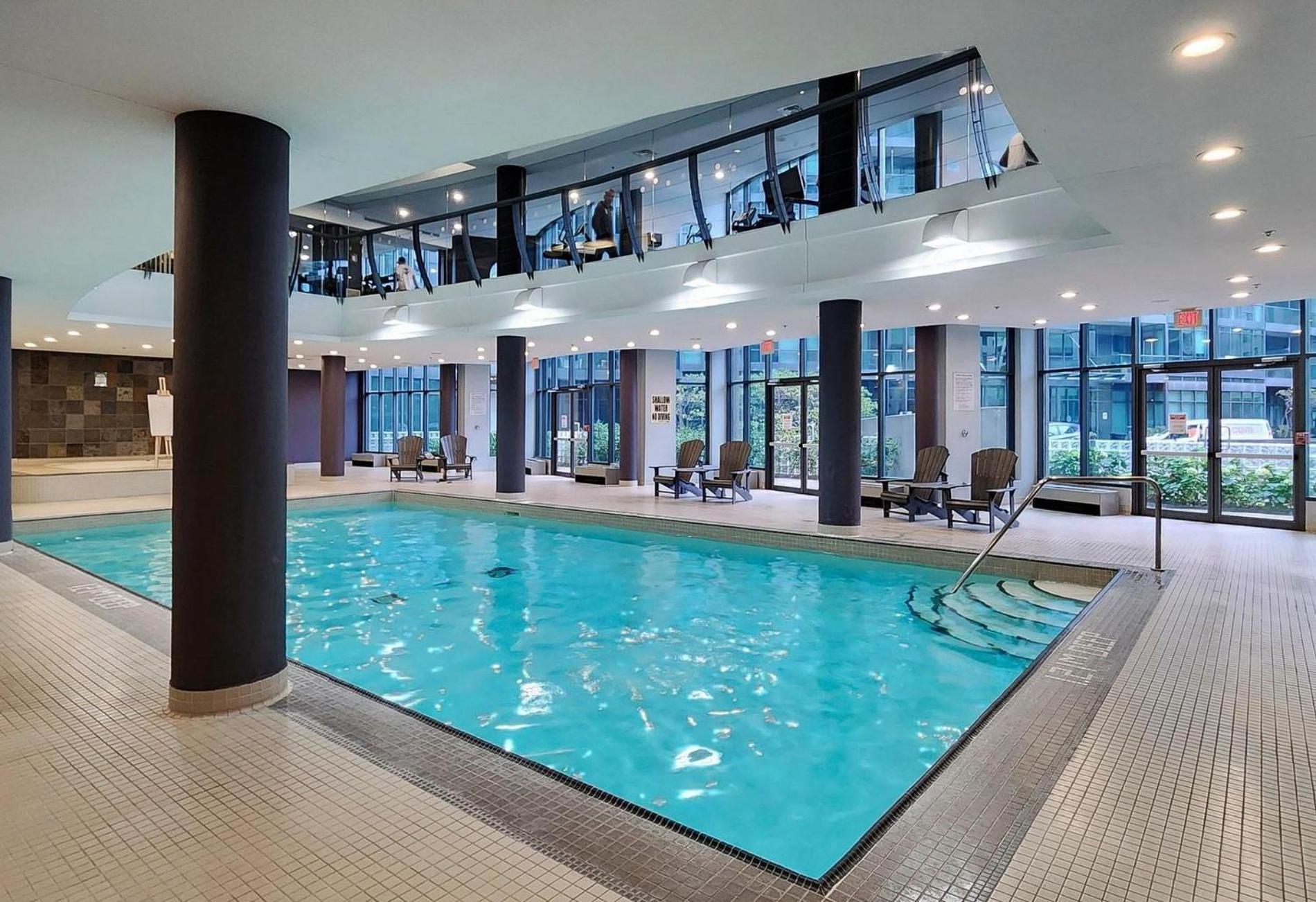 2 Bedroom Waterfront Condo Downtown W/ Free Parking โตรอนโต ภายนอก รูปภาพ