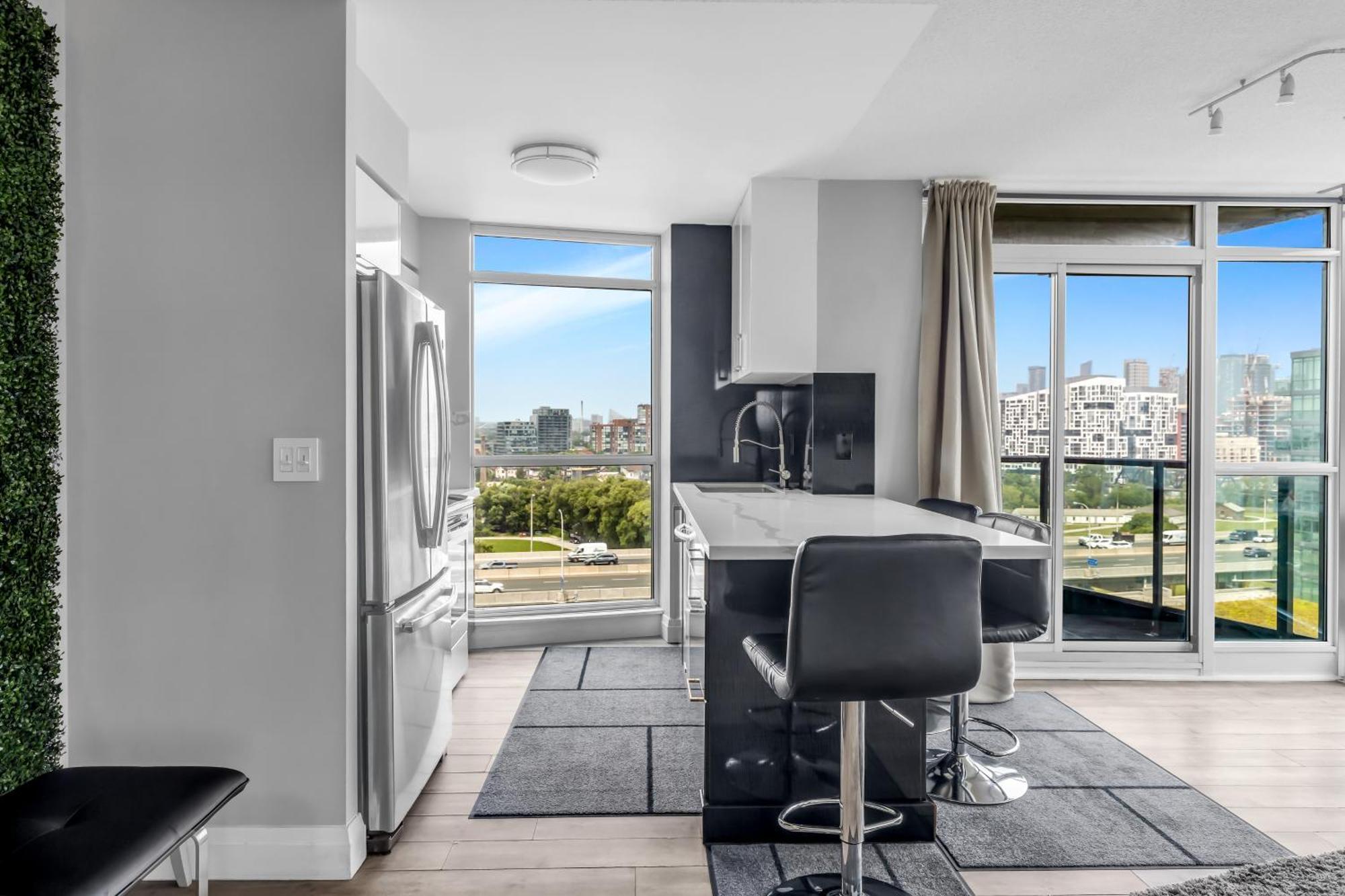 2 Bedroom Waterfront Condo Downtown W/ Free Parking โตรอนโต ภายนอก รูปภาพ
