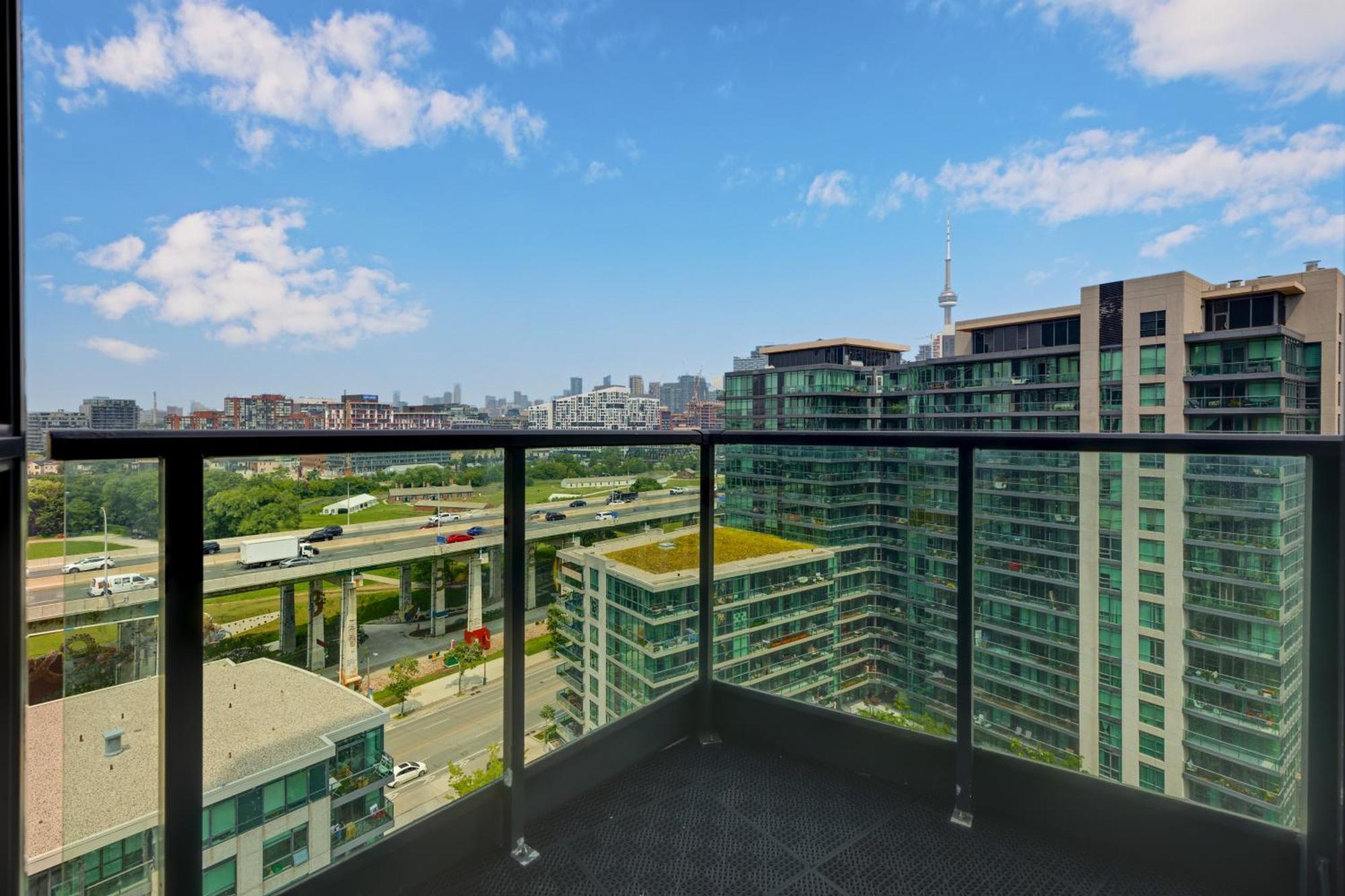 2 Bedroom Waterfront Condo Downtown W/ Free Parking โตรอนโต ภายนอก รูปภาพ
