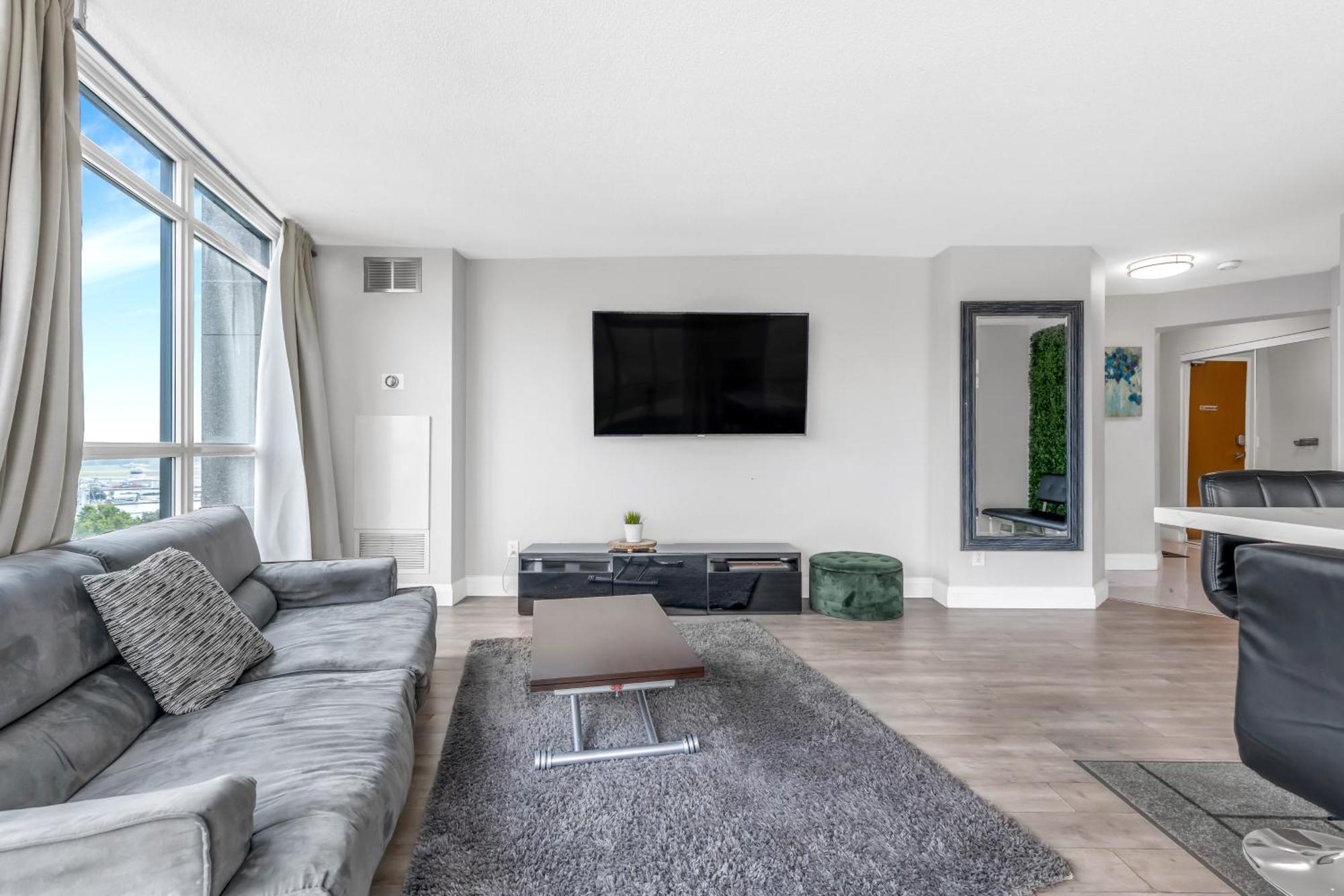 2 Bedroom Waterfront Condo Downtown W/ Free Parking โตรอนโต ภายนอก รูปภาพ