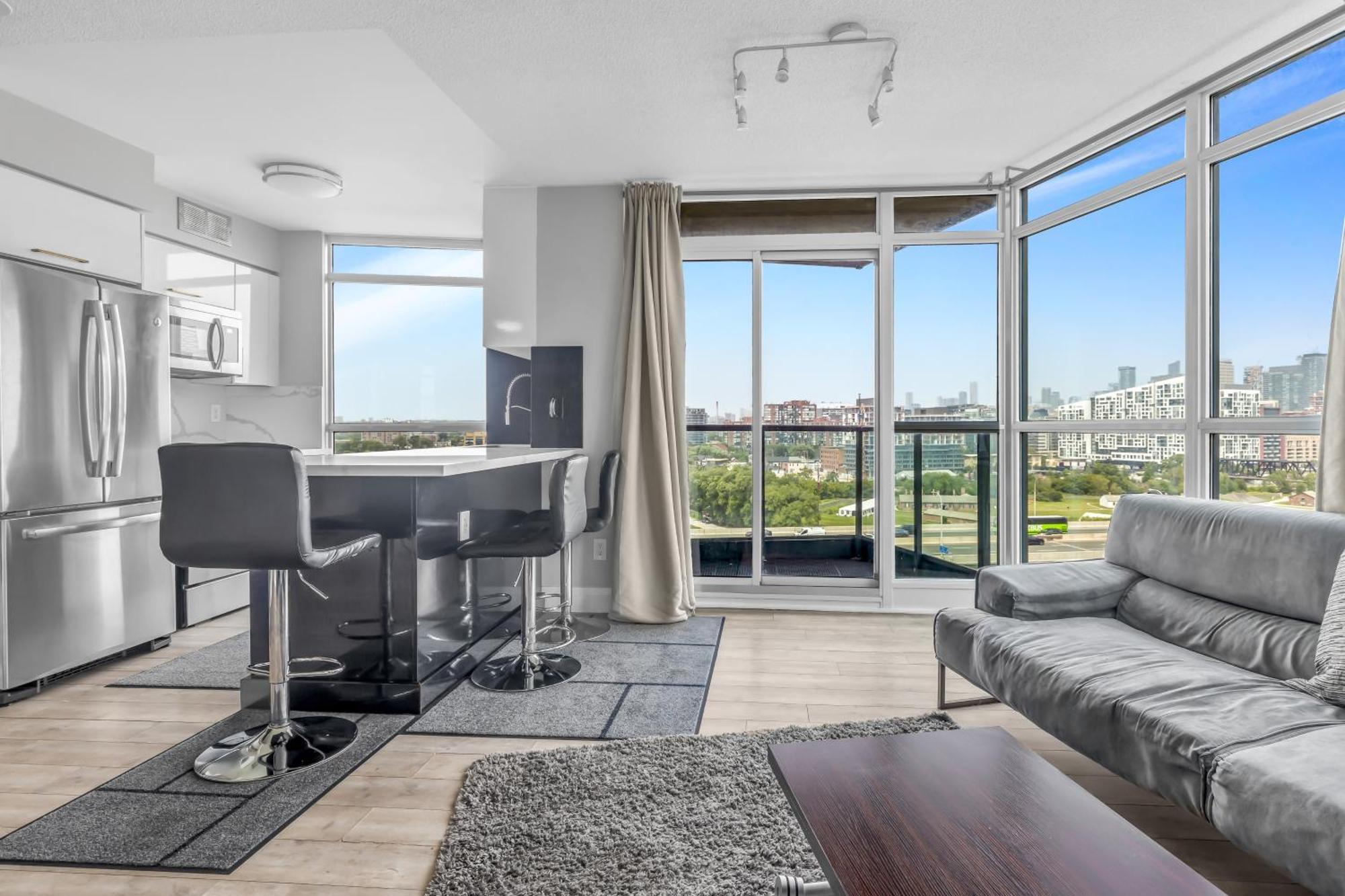 2 Bedroom Waterfront Condo Downtown W/ Free Parking โตรอนโต ภายนอก รูปภาพ